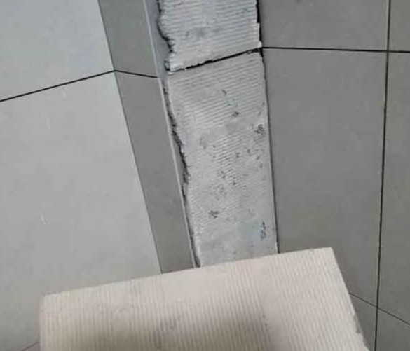 乌拉特后瓷砖空鼓维修公司分享下厨房瓷砖脱落的补救措施。